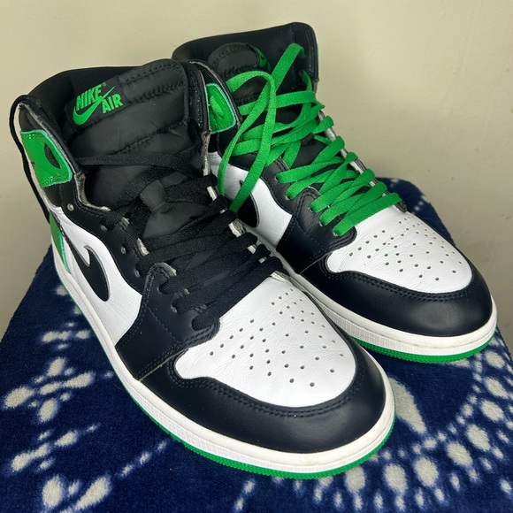 Jordan 1 Retro High OG - Lucky Green - Picture 2 of 3